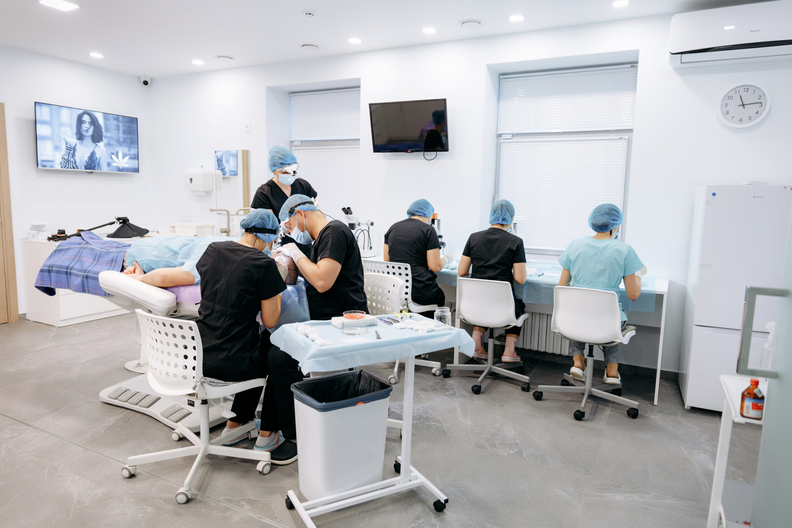 HOW HAIR TRANSPLANTATION GOES?